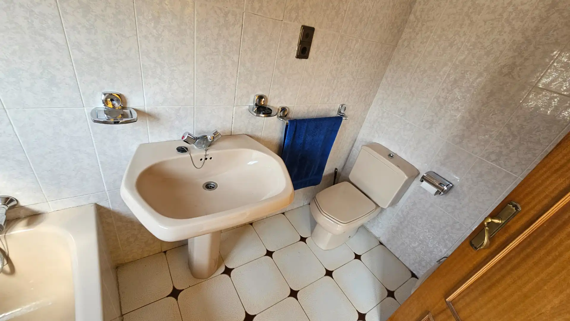 Bathroom of Flat for sale in Zaragoza