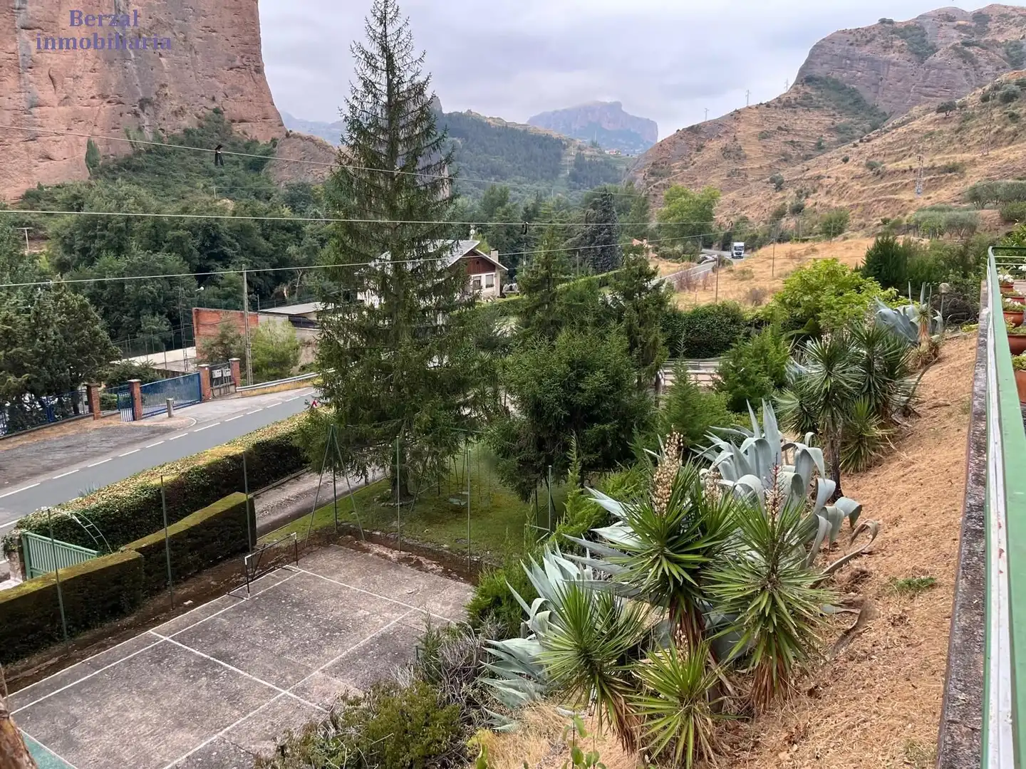 Vista exterior de Casa o xalet en venda en Sorzano amb Jardí privat, Terrassa i Traster