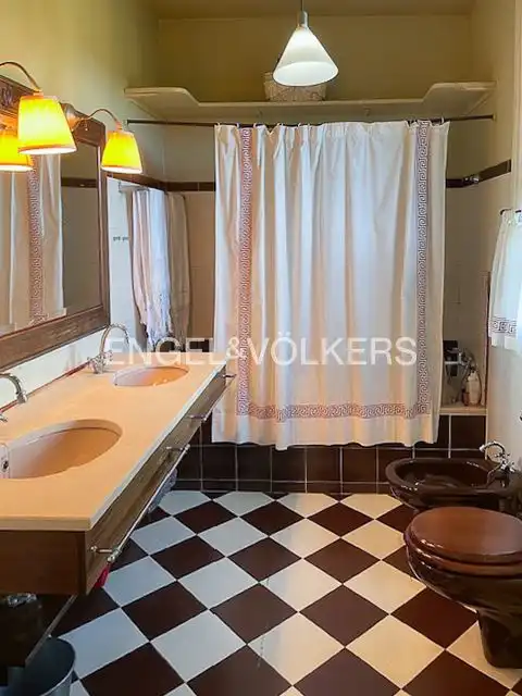 Bany de Casa o xalet en venda en Barcelona amb Calefacció, Jardí privat i Terrassa