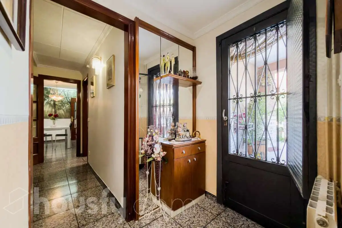 Houses for sale in Santa Coloma de Gramenet  with Air Conditioner, Heating and Private garden