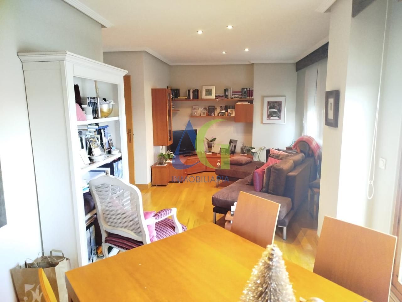 Sala de estar de Piso en venta en León Capital  con Calefacción, Parquet y Terraza