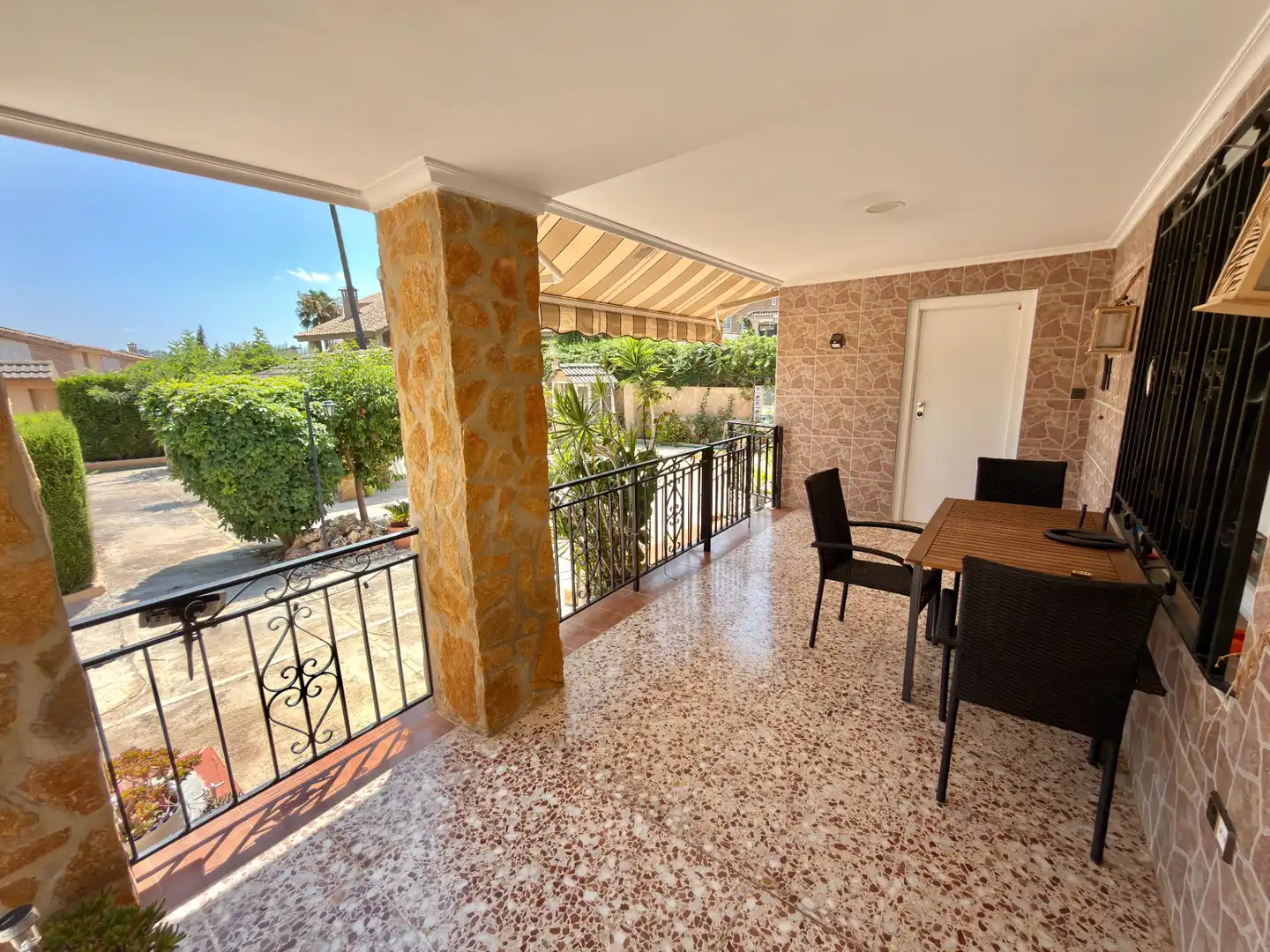 Terrassa de Casa o xalet en venda en Chiva amb Aire condicionat, Jardí privat i Terrassa