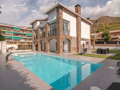 Vista exterior de Casa o xalet de lloguer en Castelldefels amb Aire condicionat, Calefacció i Jardí privat