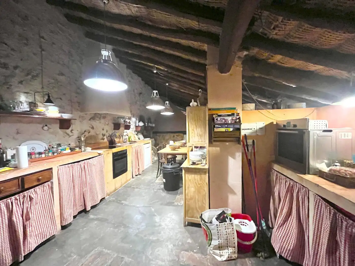 Cuina de Finca rústica en venda en Bea amb Calefacció, Terrassa i Moblat