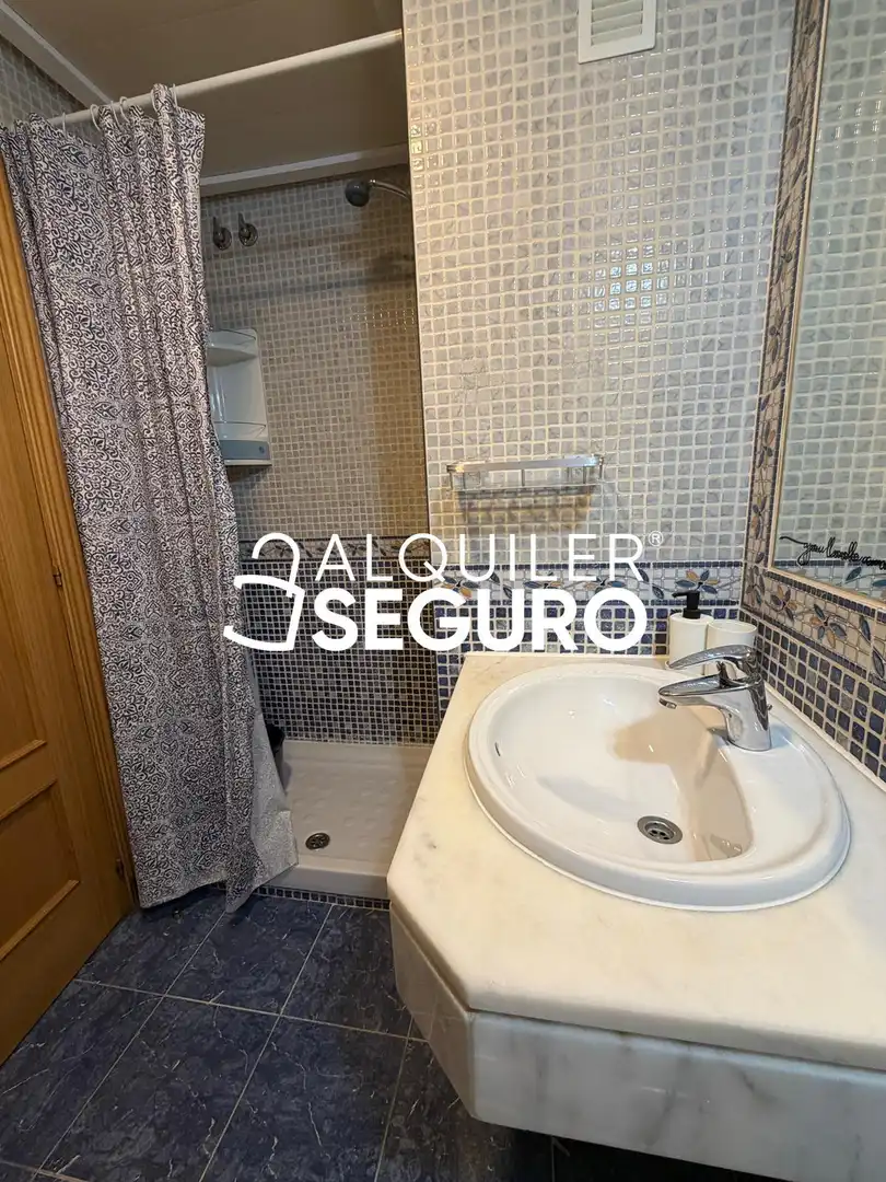 Bany de Pis de lloguer en Madrid amb Aire condicionat, Calefacció i Traster