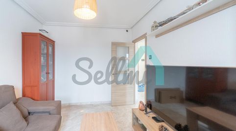 Foto 4 de Piso en venta en Los Claveles, HUCA - La Cadellada, Oviedo