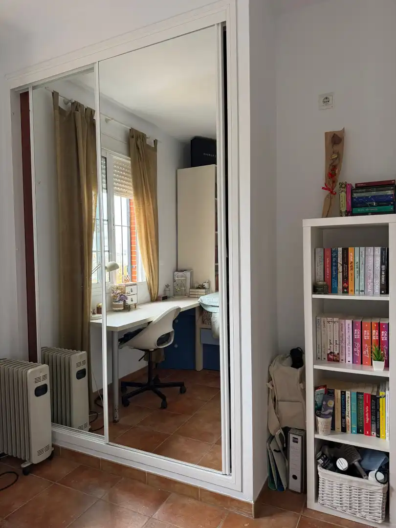 Schlafzimmer von Einfamilien-Reihenhaus zum Verkauf in Dos Hermanas mit Klimaanlage, Möbliert und Ofen