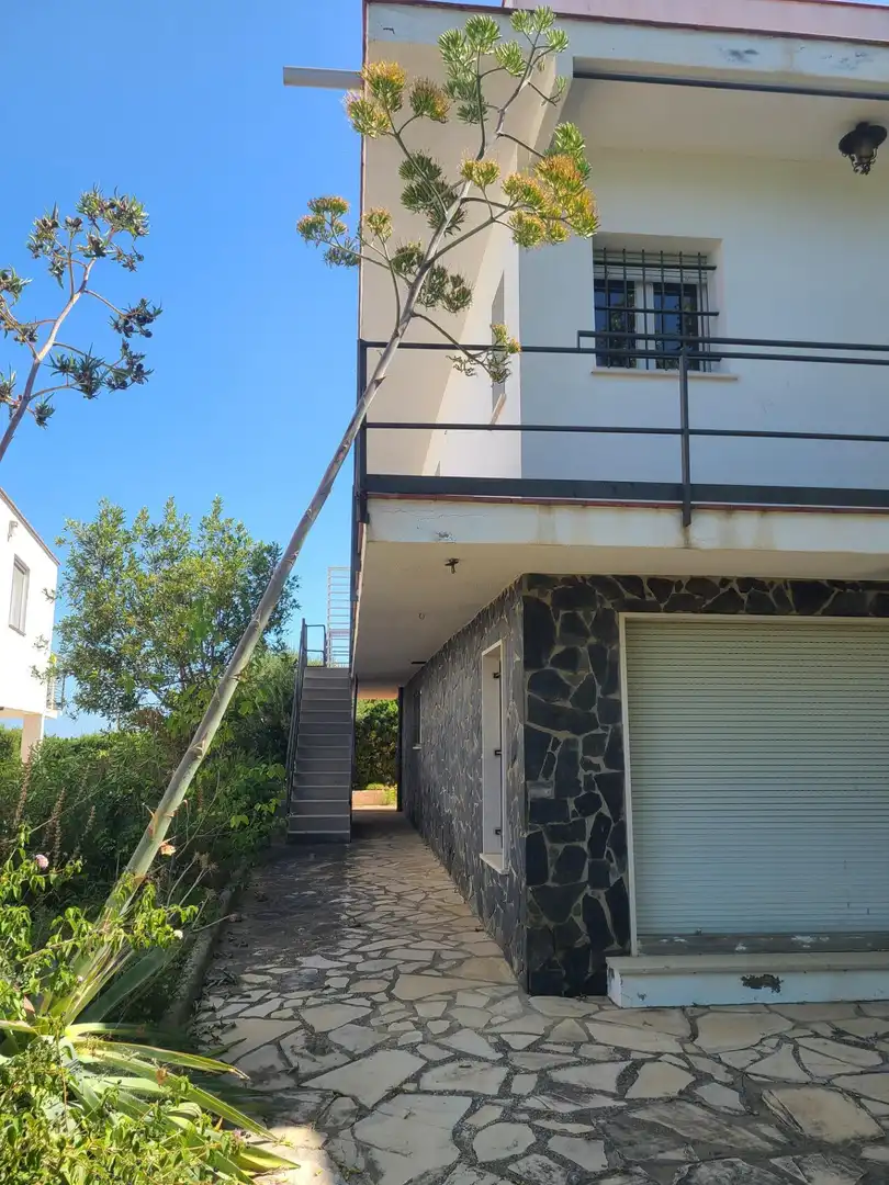 Vista exterior de Casa o xalet en venda en Llançà amb Calefacció, Terrassa i Traster