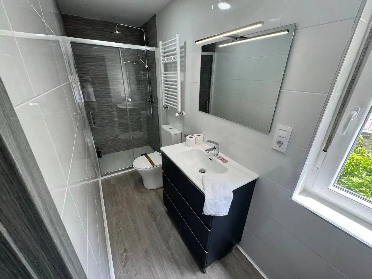Badezimmer von Haus oder Chalet zur Miete in Santander mit Privatgarten, Möbliert und Ofen