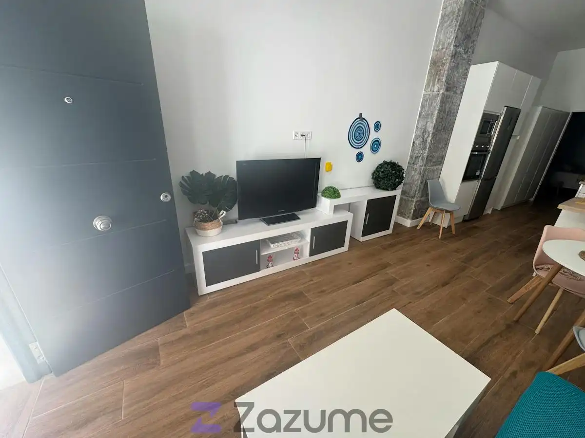 Sala de estar de Apartamento de alquiler en Fuengirola con Aire acondicionado, Jardín privado y Amueblado
