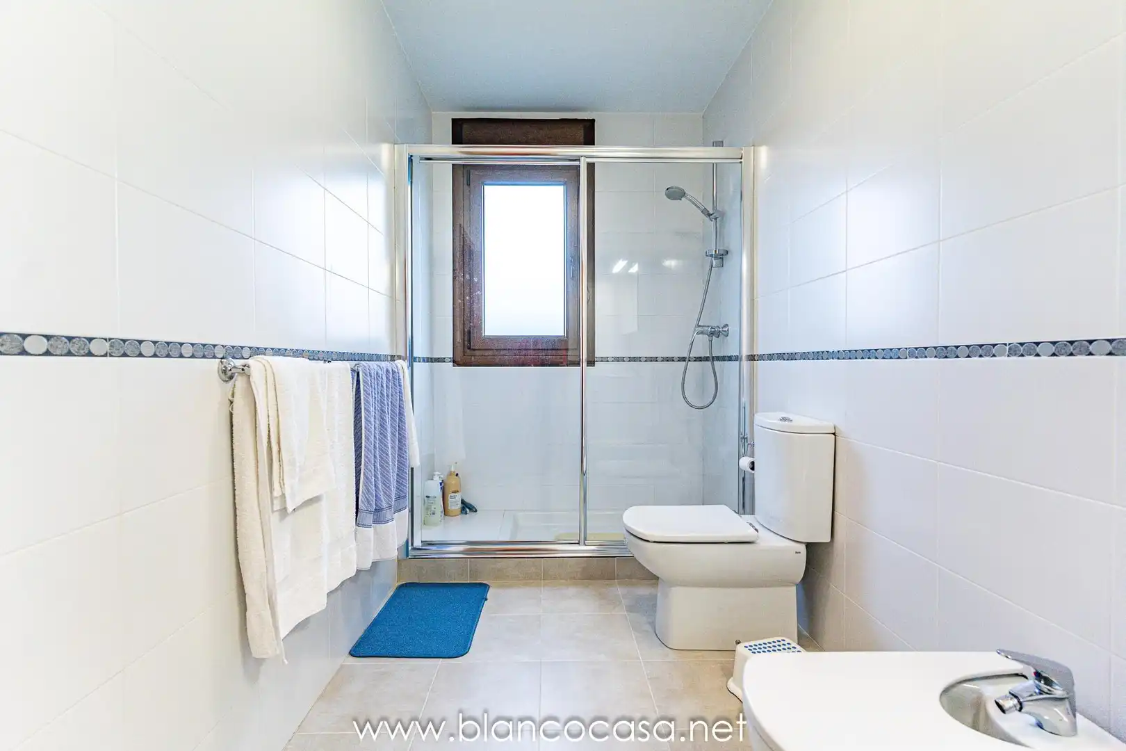 Baño de Casa o chalet en venta en Carballo con Calefacción, Trastero y Amueblado