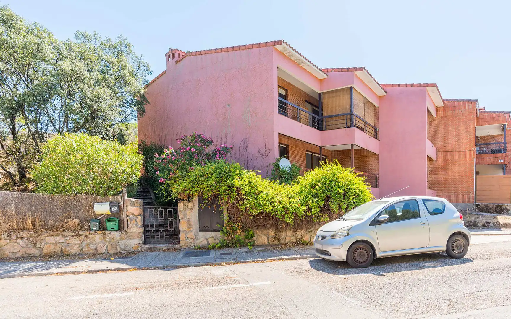 Vista exterior de Pis en venda en Hoyo de Manzanares amb Calefacció, Jardí privat i Terrassa
