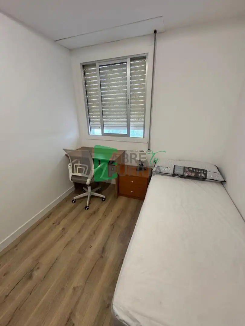 Habitación de Piso de alquiler en Ourense Capital  con Calefacción y Amueblado
