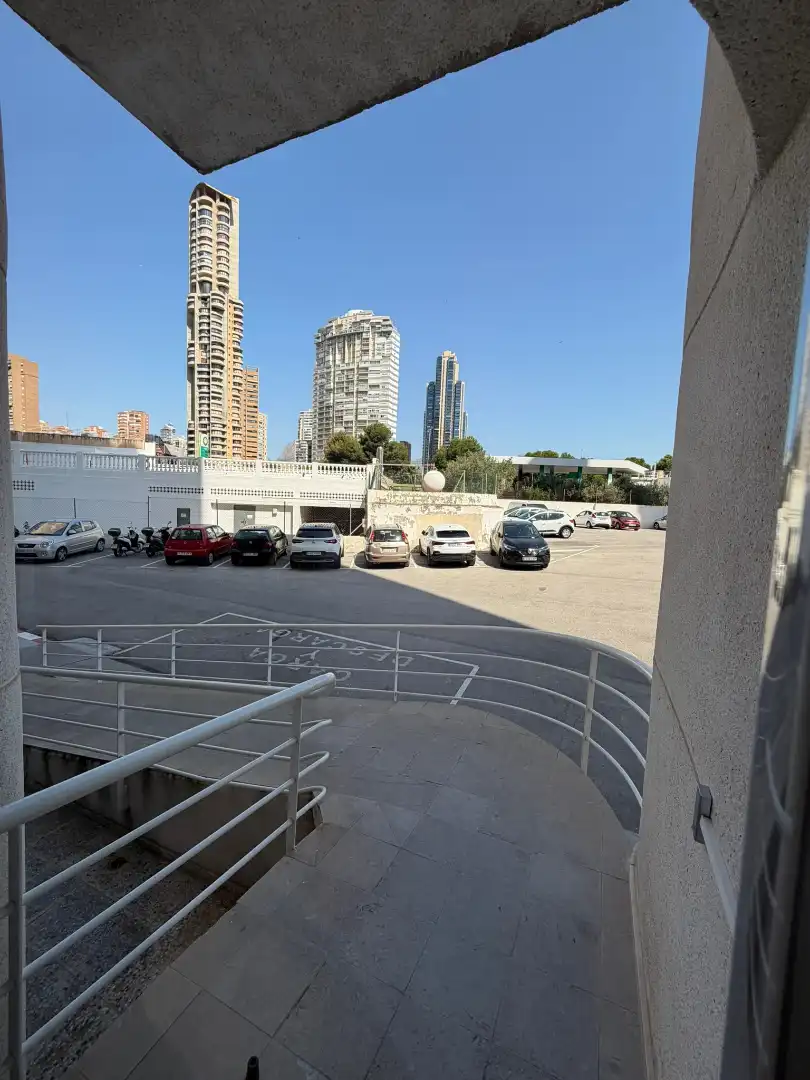 Parkplatz von Wohnungen zur Miete in Benidorm mit Klimaanlage, Möbliert und Ofen