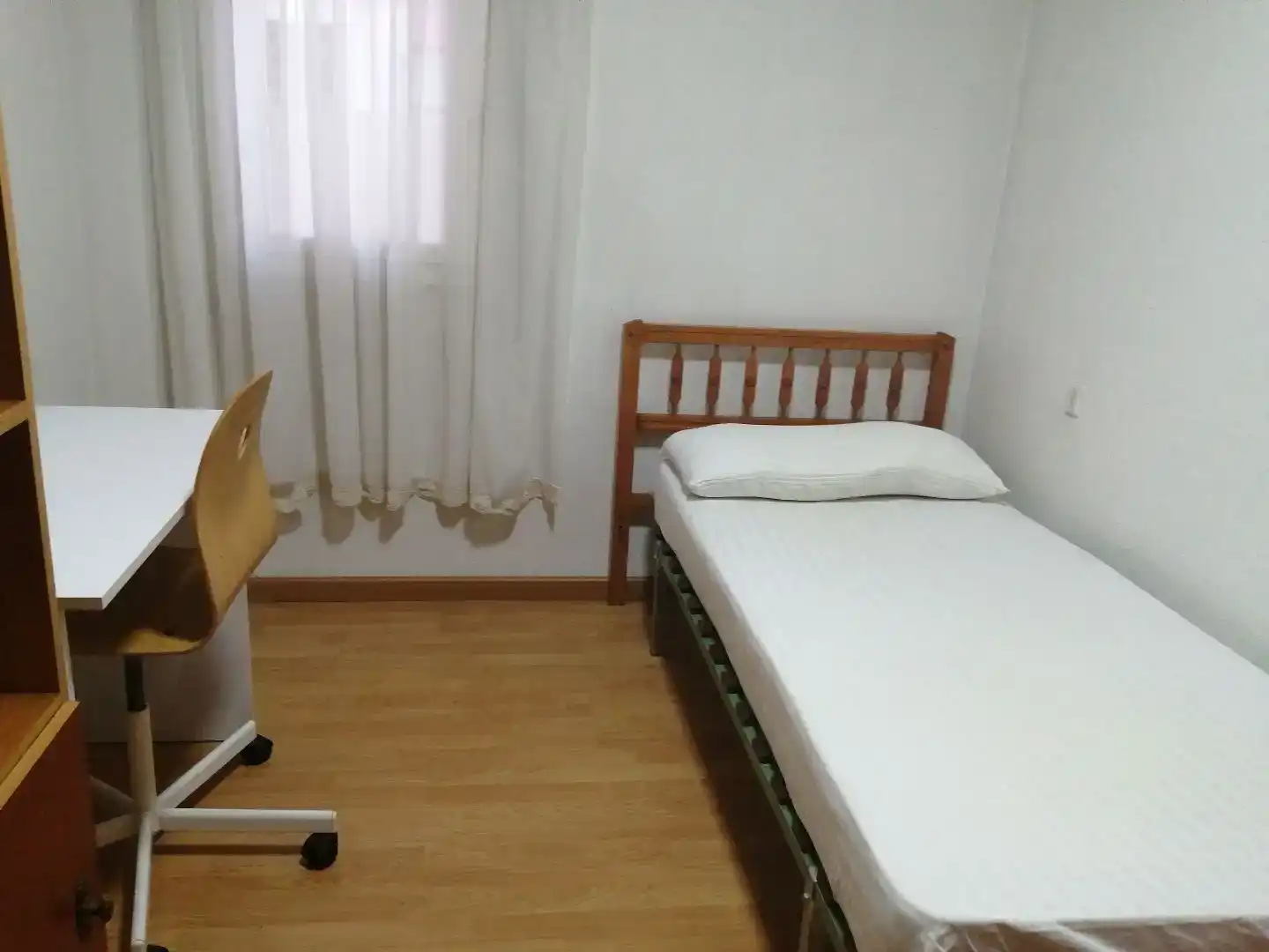 Bedroom of Flat for share in Centro