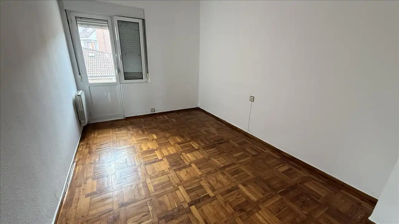 Dormitori de Pis en venda en Aller amb Balcó