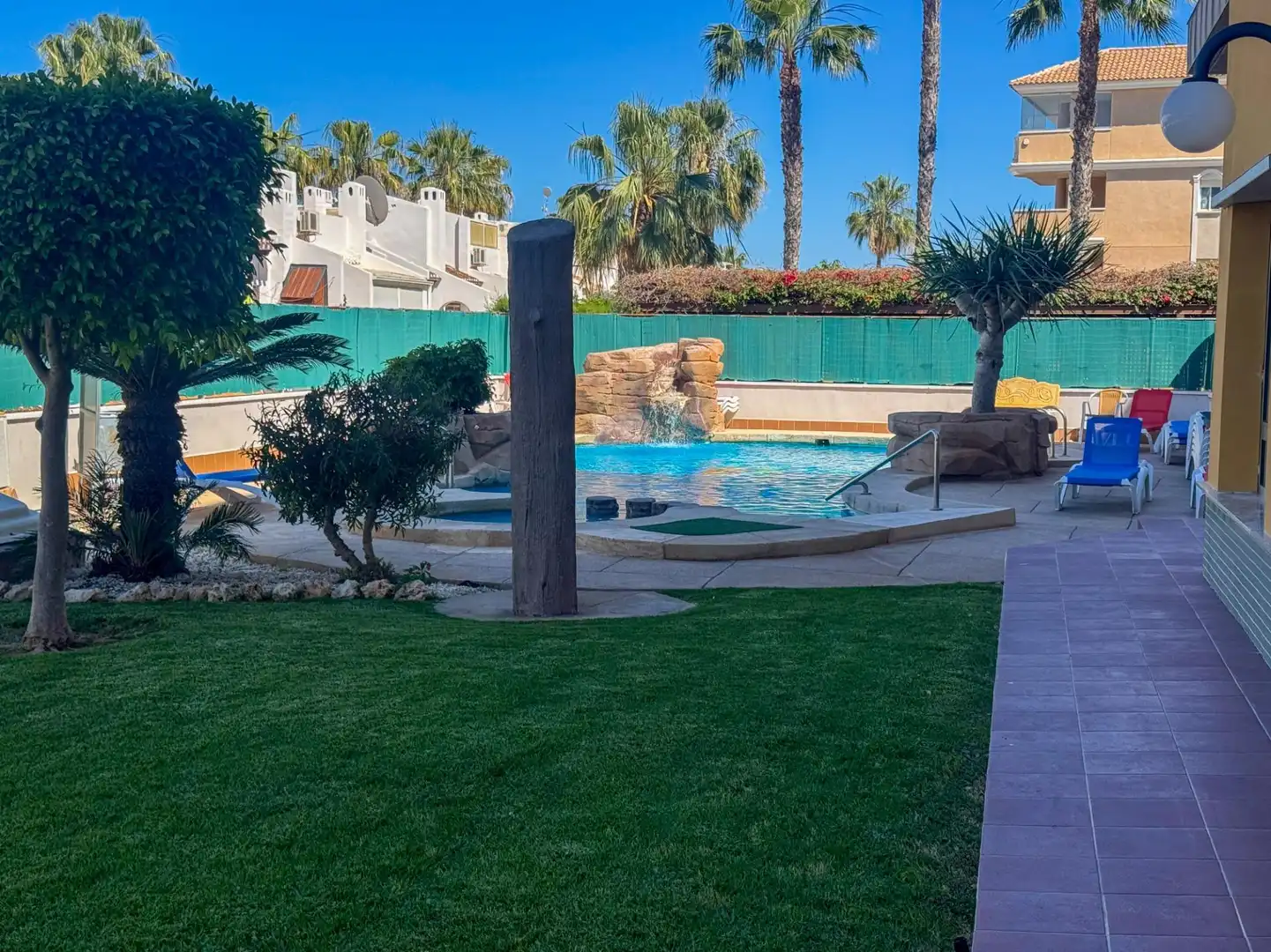 Piscina de Apartamento de alquiler en Orihuela con Aire acondicionado, Calefacción y Jardín privado