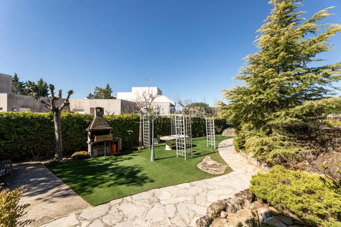 Jardín de Casa o chalet en venta en Torrelodones con Calefacción, Jardín privado y Piscina
