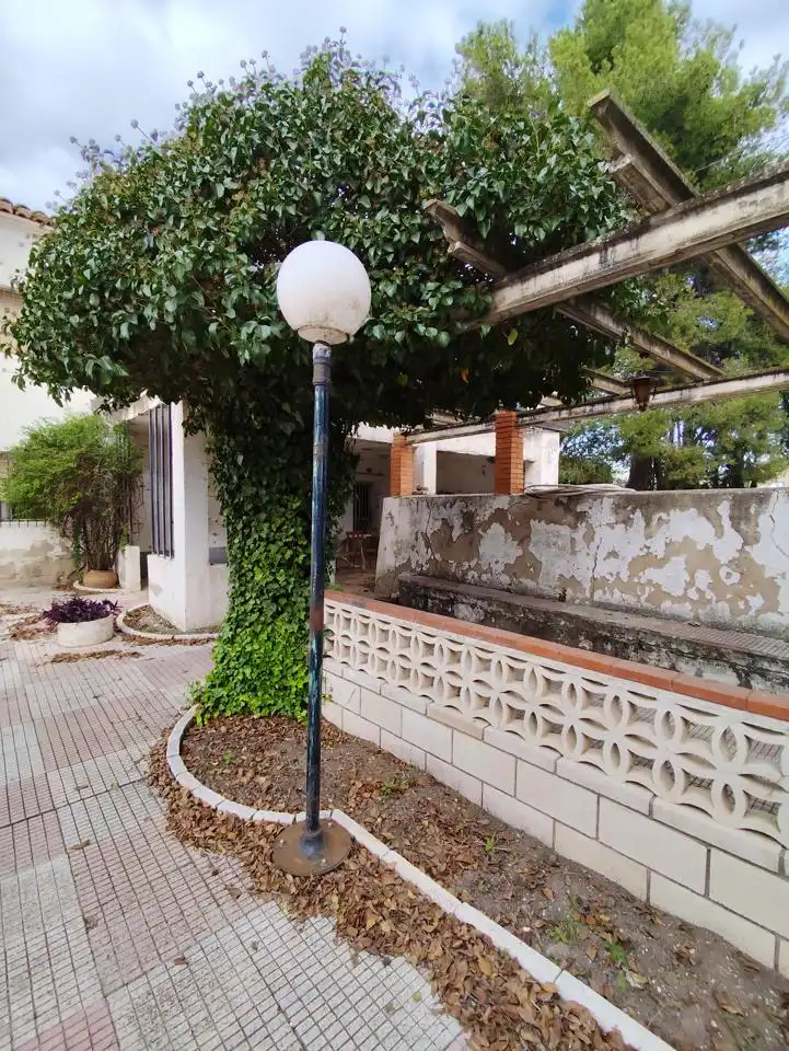 House with pool for sale in Onil, imagen 3
