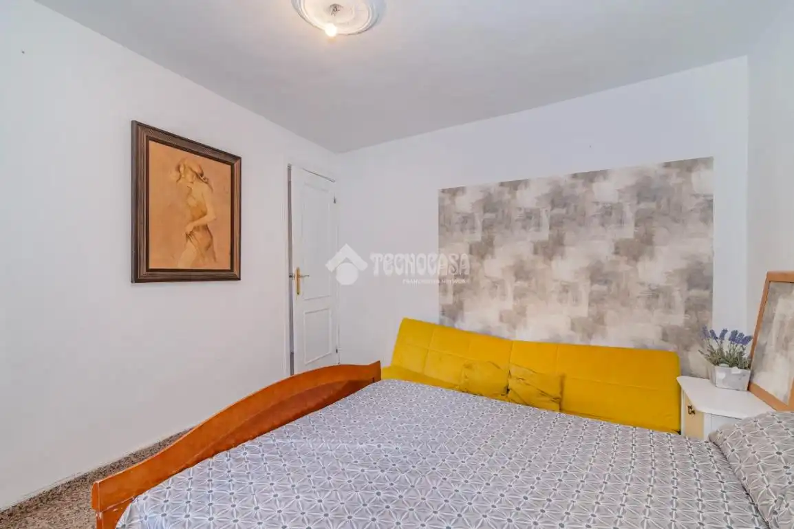 Habitación de Casa adosada en venta en Loja con Amueblado y Balcón