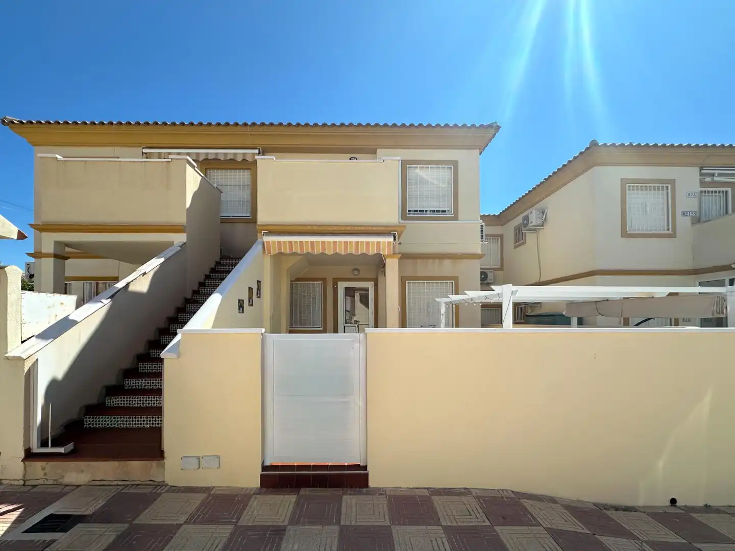 Vista exterior de Casa o xalet en venda en Orihuela amb Piscina
