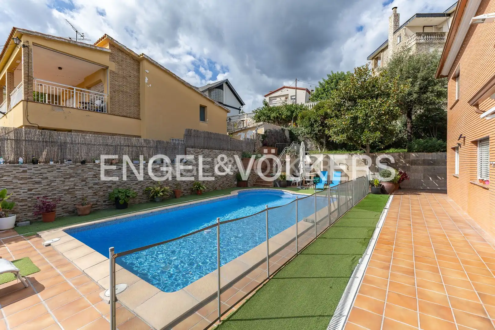 Swimming pool of Houses for sale in Sant Boi de Llobregat  with Air Conditioner, Heating and Private garden