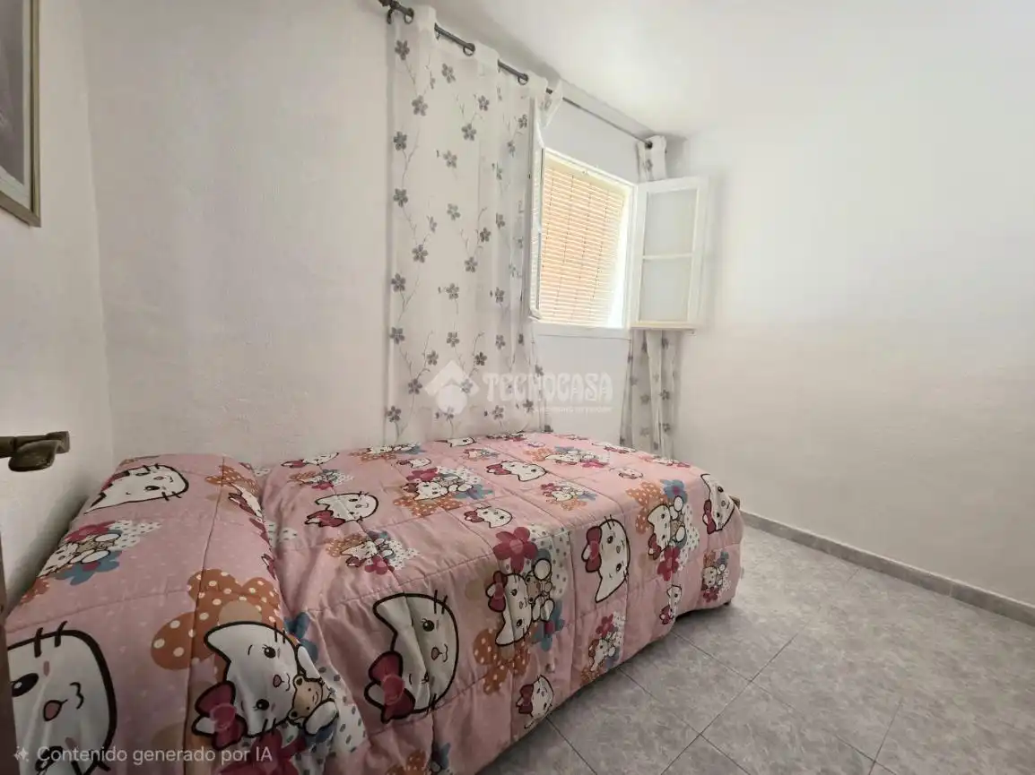 Habitación de Piso en venta en Almería con Calefacción