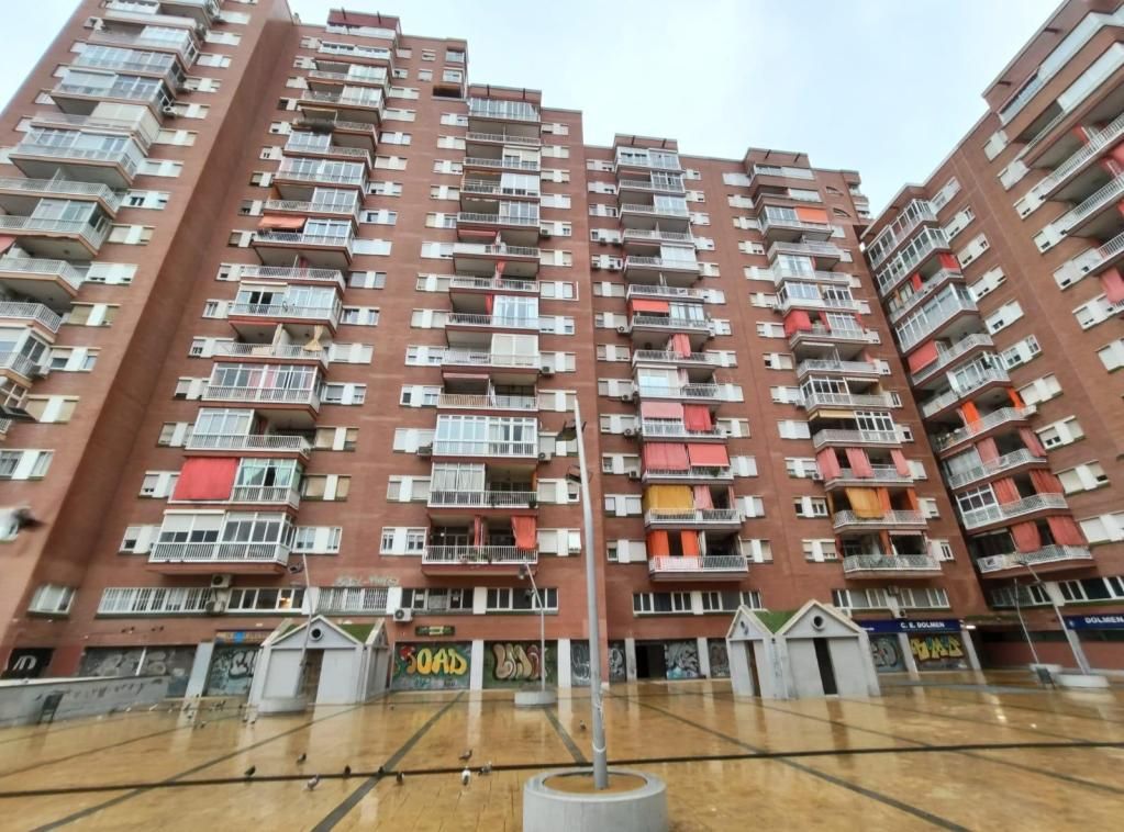 Vista exterior de Local en venta en L'Hospitalet de Llobregat