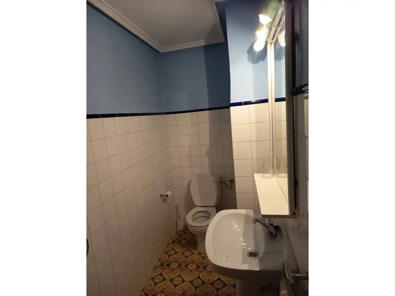 Badezimmer von Wohnungen zum Verkauf in León Capital  mit Heizung und Abstellraum