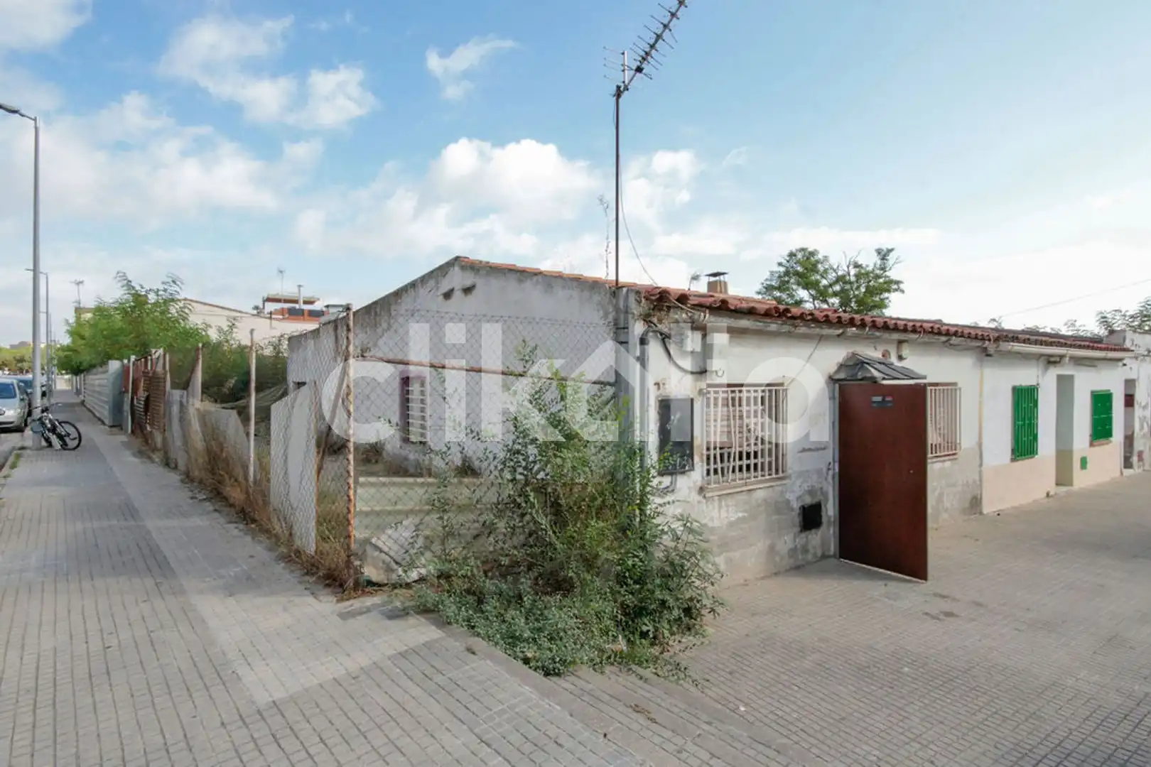 Vista exterior de Casa o chalet en venta en Barberà del Vallès