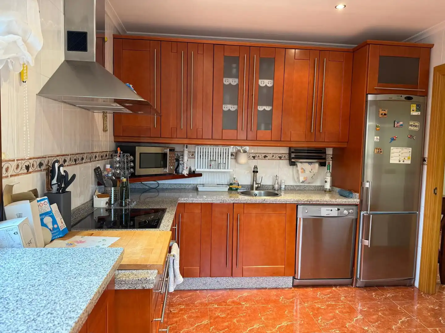 Cuina de Casa o xalet en venda en Santovenia de la Valdoncina amb Calefacció i Terrassa