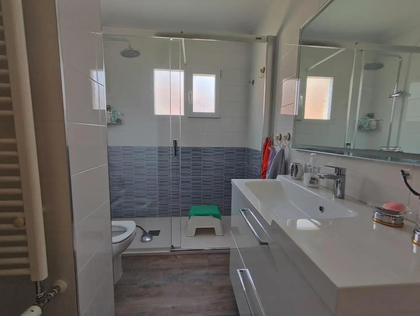 Bathroom of Flat for sale in Vigo   with Private garden, Storage room and Swimming Pool