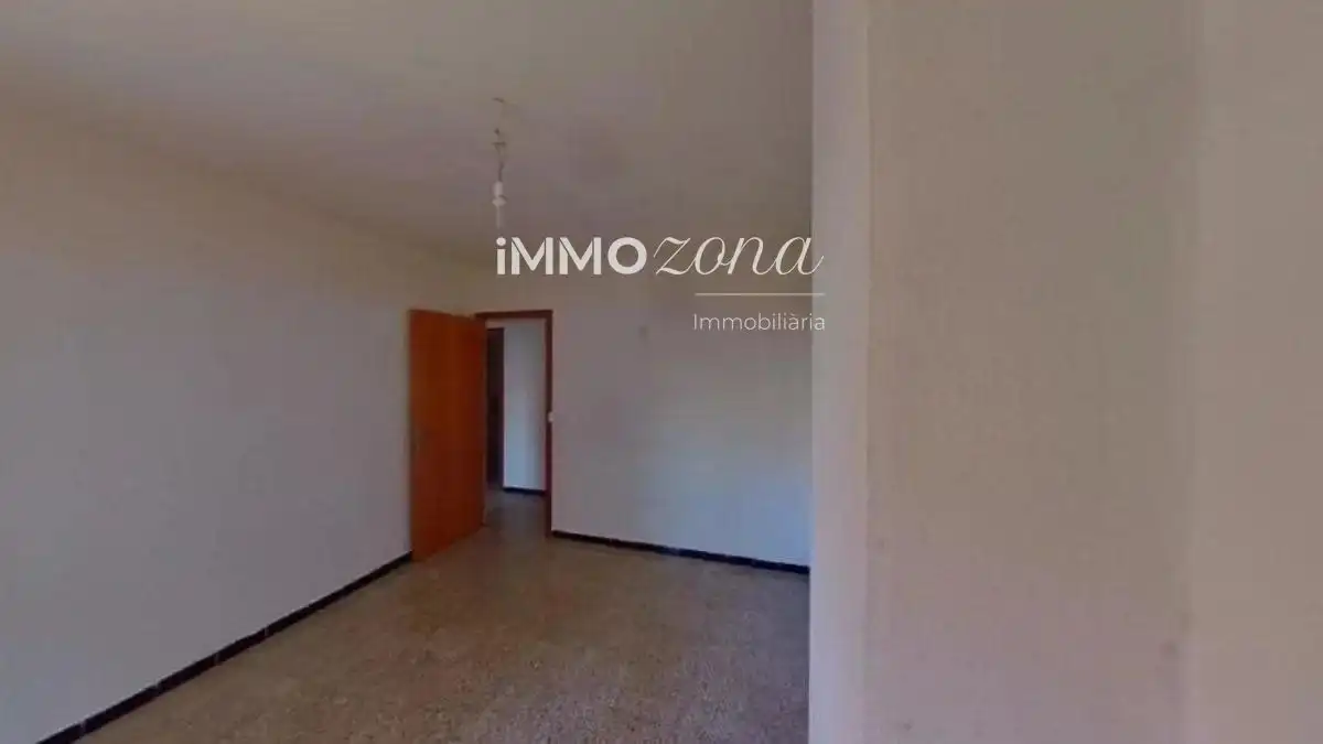 Dormitori de Apartament en venda en Centre