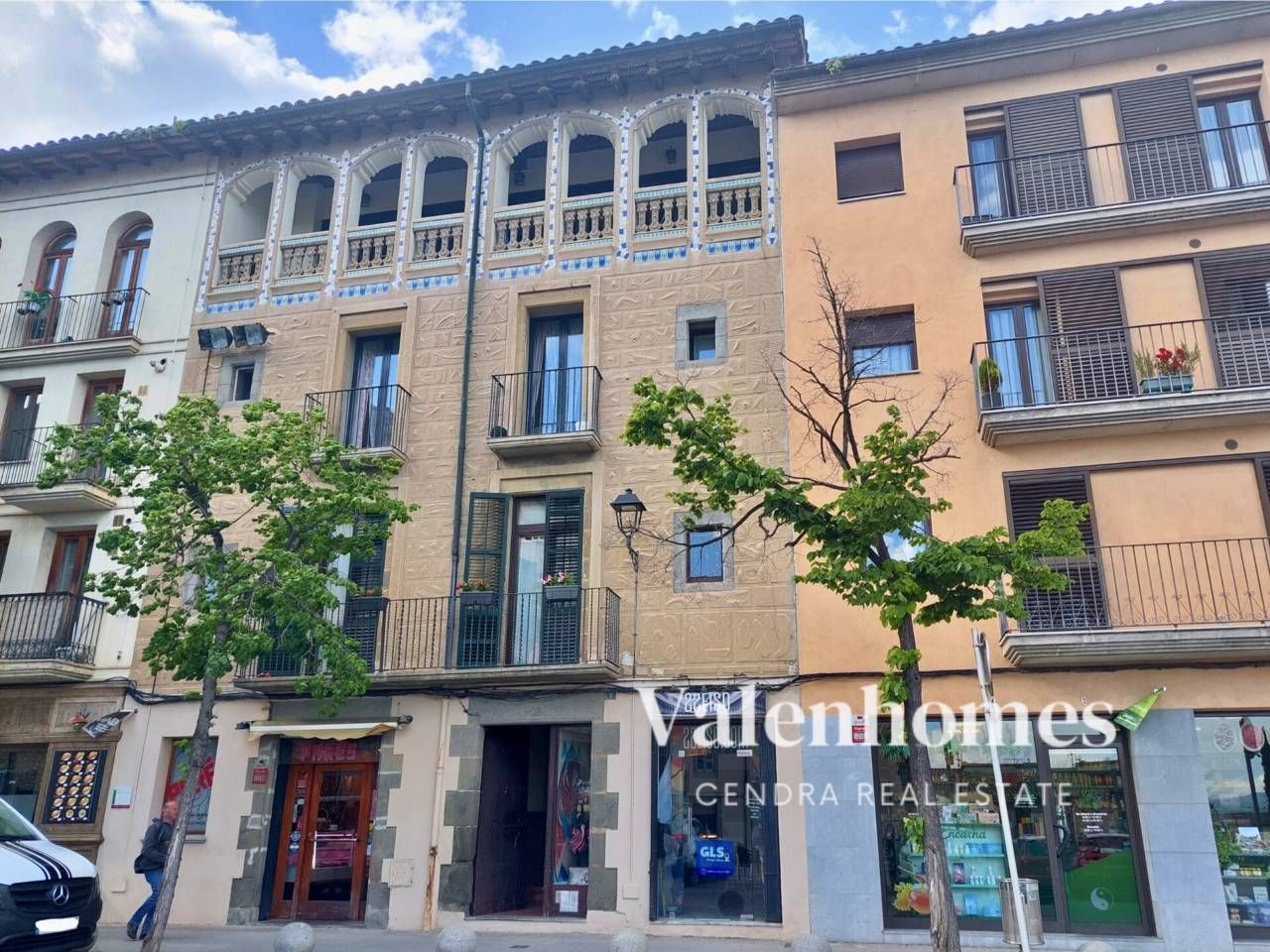 Exterior view of Building for sale in Manlleu