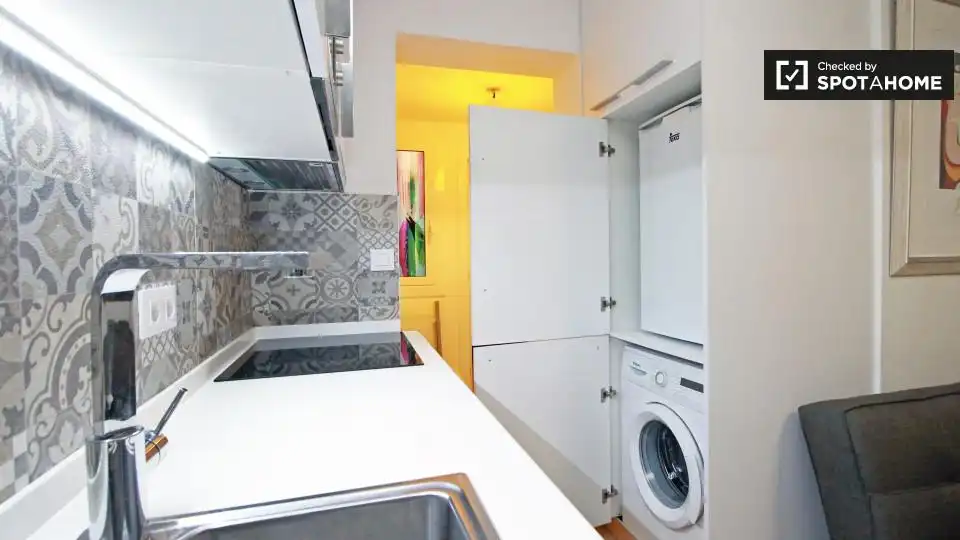 Cuina de Apartament per a compartir en Barcelona amb Aire condicionat, Calefacció i Terrassa
