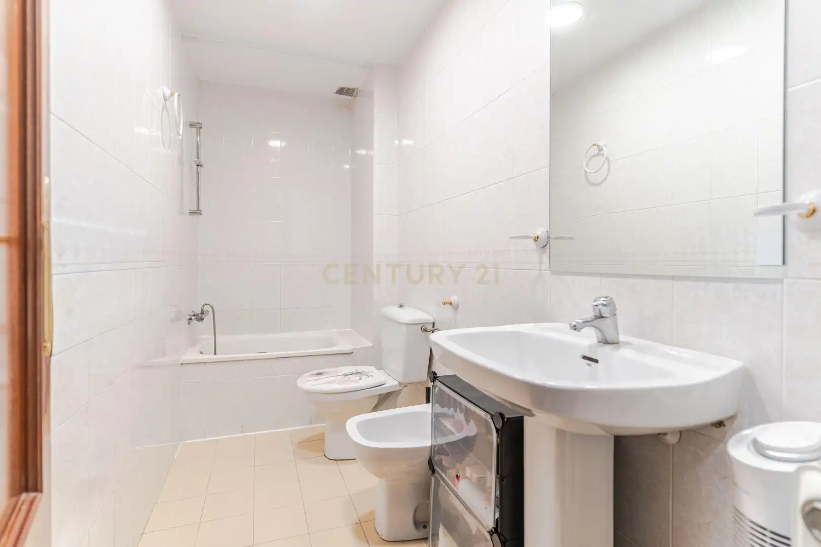 Baño de Apartamento en venta en Granada con Aire acondicionado
