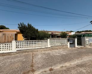Vista exterior de Casa o xalet en venda en Escatrón amb Calefacció, Jardí privat i Terrassa