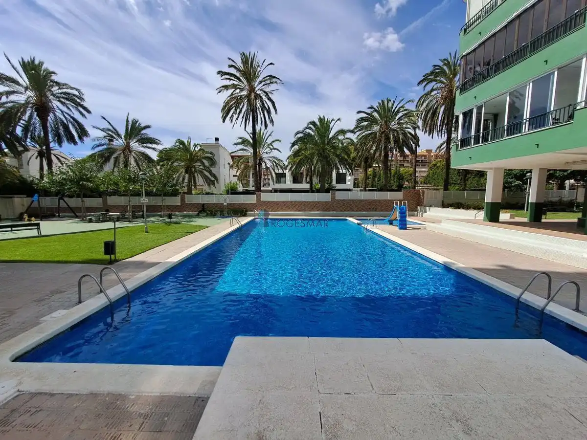 Piscina de Apartamento en venta en Benicasim / Benicàssim con Piscina comunitaria