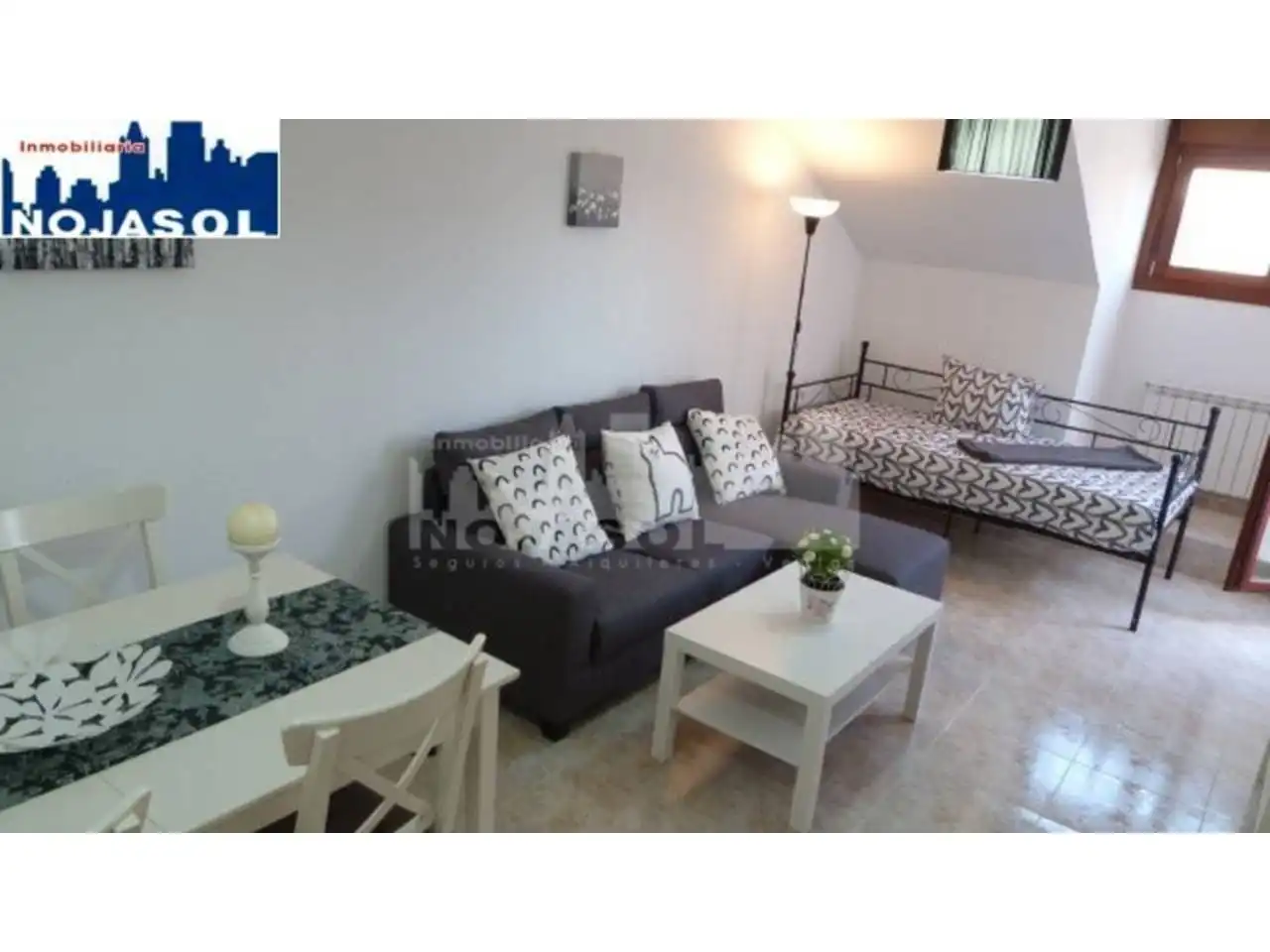 Sala d'estar de Àtic de lloguer en Noja amb Calefacció, Terrassa i Moblat
