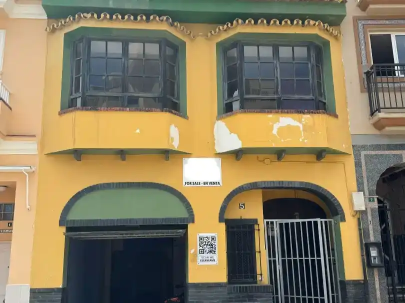 Vista exterior de Casa o xalet en venda en Fuengirola amb Aire condicionat i Balcó