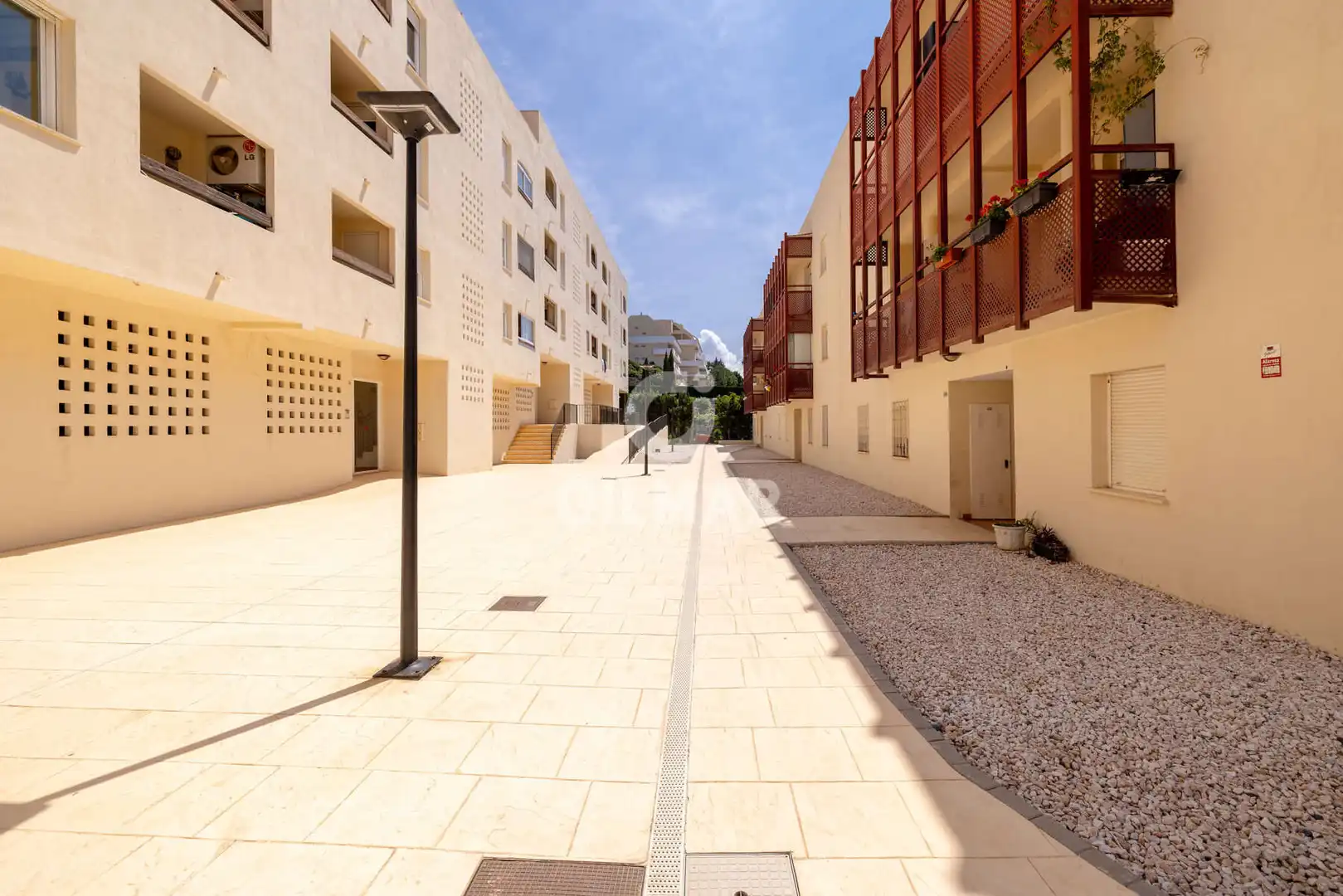 Vista exterior de Dúplex en venda en Manilva amb Calefacció, Traster i Balcó