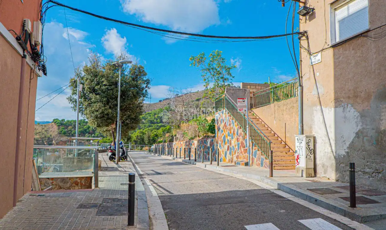 Außenansicht von Garage zum Verkauf in Barcelona