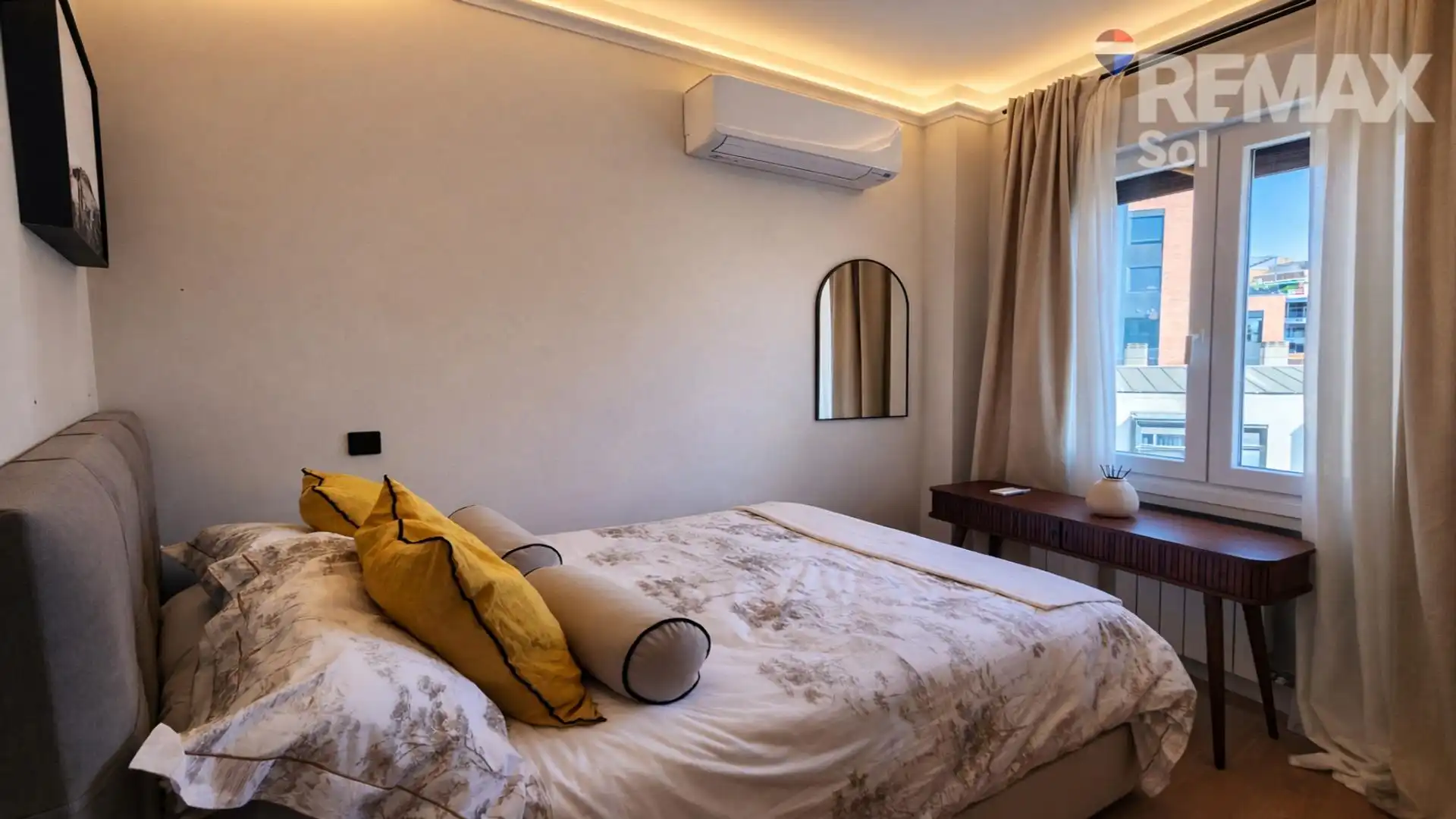 Bedroom of Flat for sale in Madrid  with Air Conditioner and Furnished