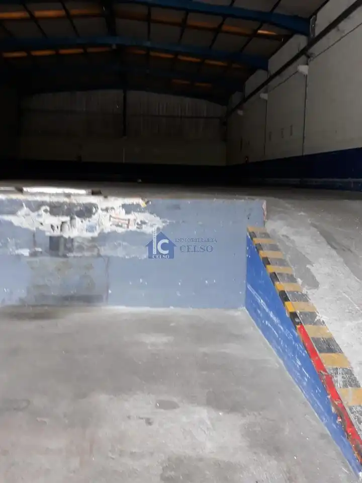 Piscina de Nau industrial de lloguer en San Cibrao das Viñas