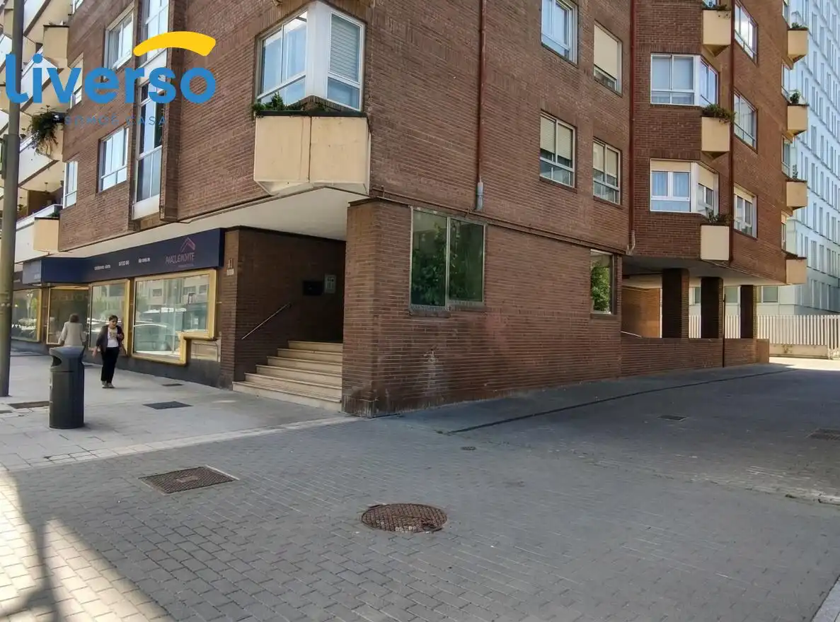 Vista exterior de Pis en venda en Burgos amb Calefacció, Parquet i Traster