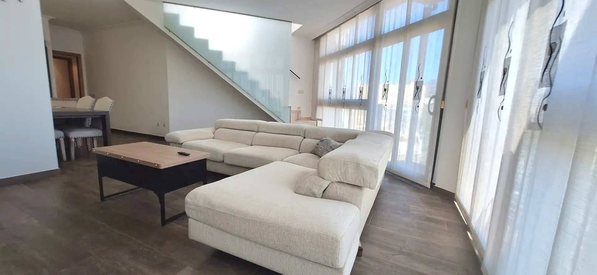 Wohnzimmer von Maisonette zum Verkauf in Terrassa mit Klimaanlage, Parkett und Terrasse