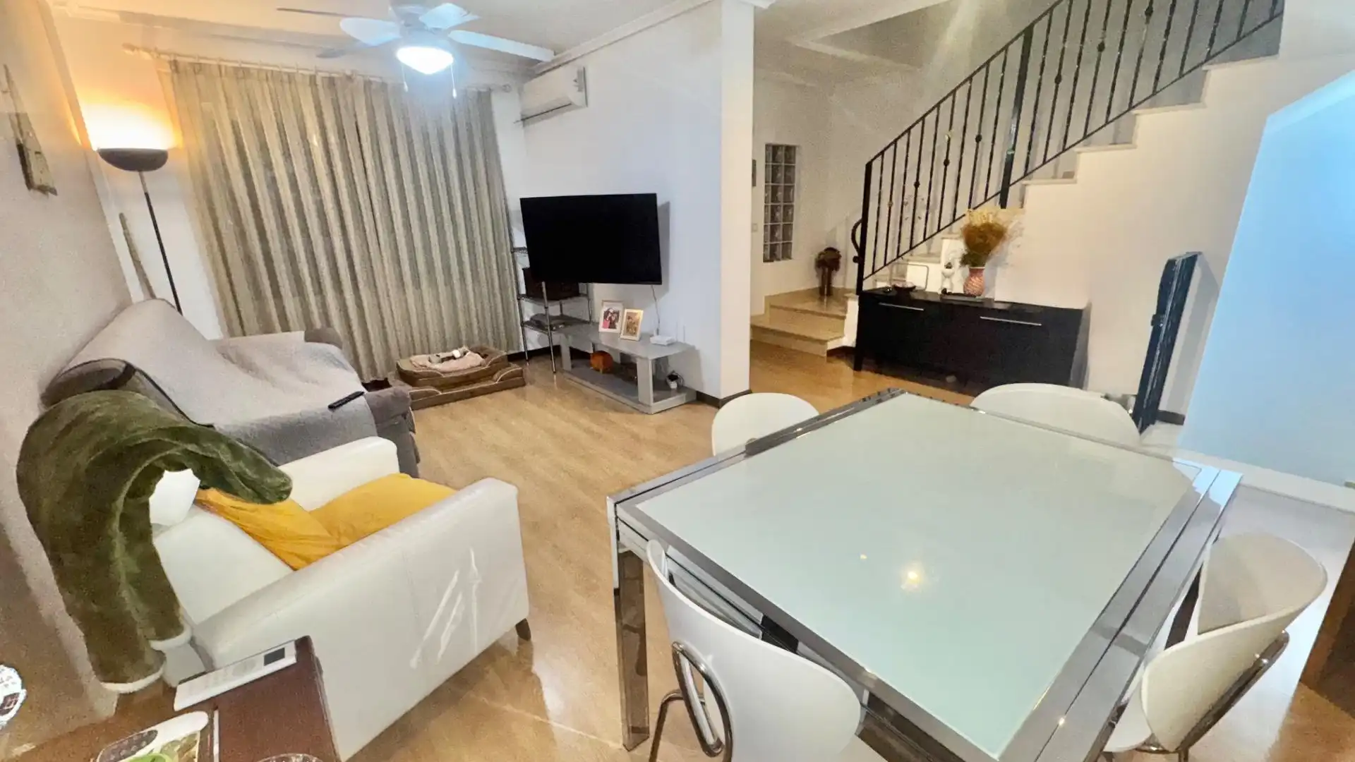 Living room of Single-family semi-detached for sale in Orihuela  with Storage room and Balcony