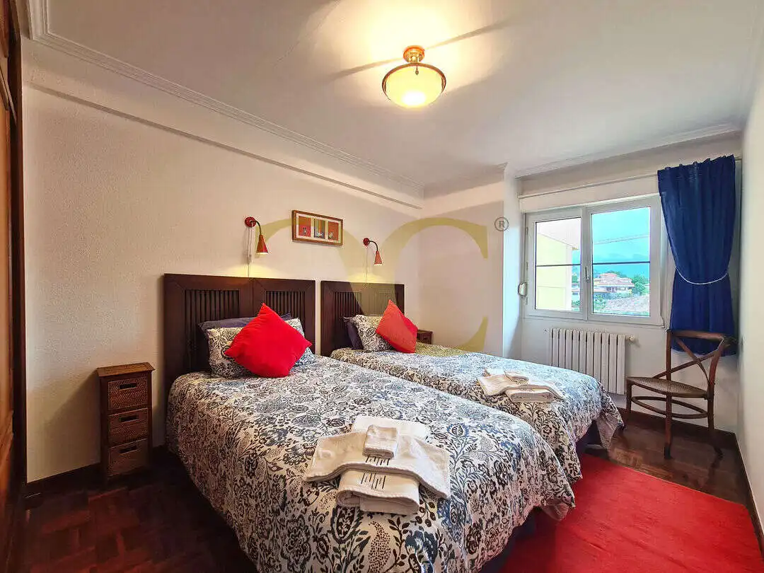 Habitación de Casa adosada en venta en Ribadesella con Calefacción, Trastero y Amueblado