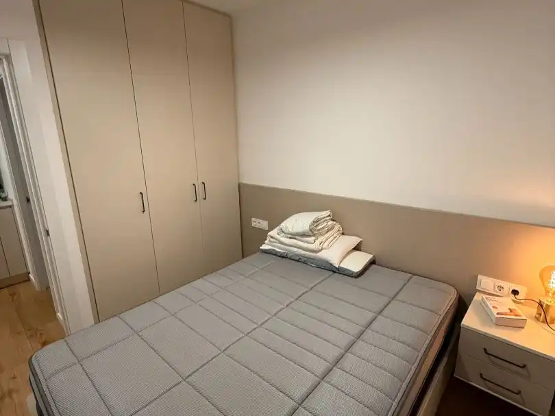 Schlafzimmer von Wohnung zur Miete in Barcelona mit Klimaanlage, Parkett und Möbliert