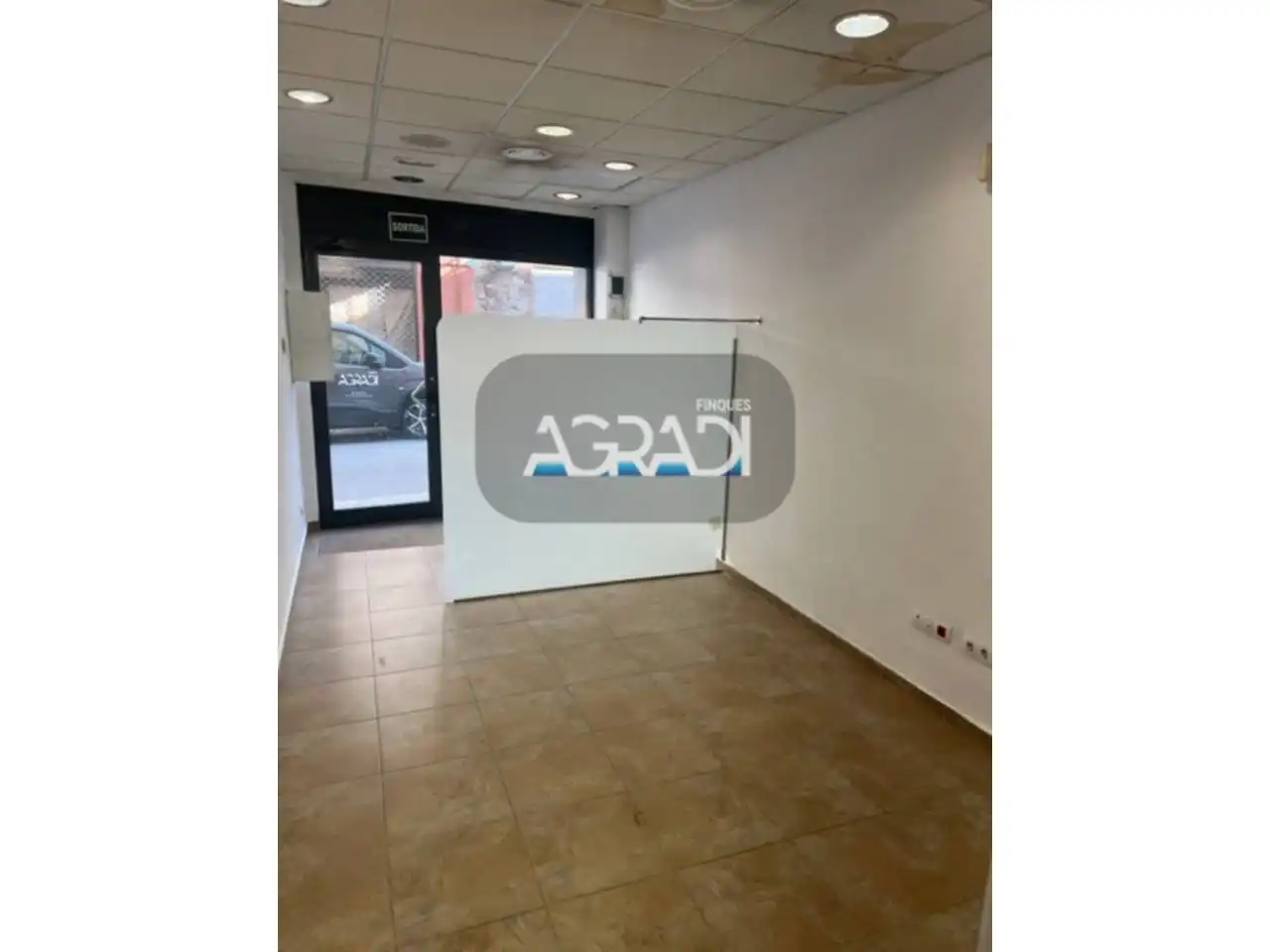 Local comercial en alquiler en Calle PERE MERCADER 49